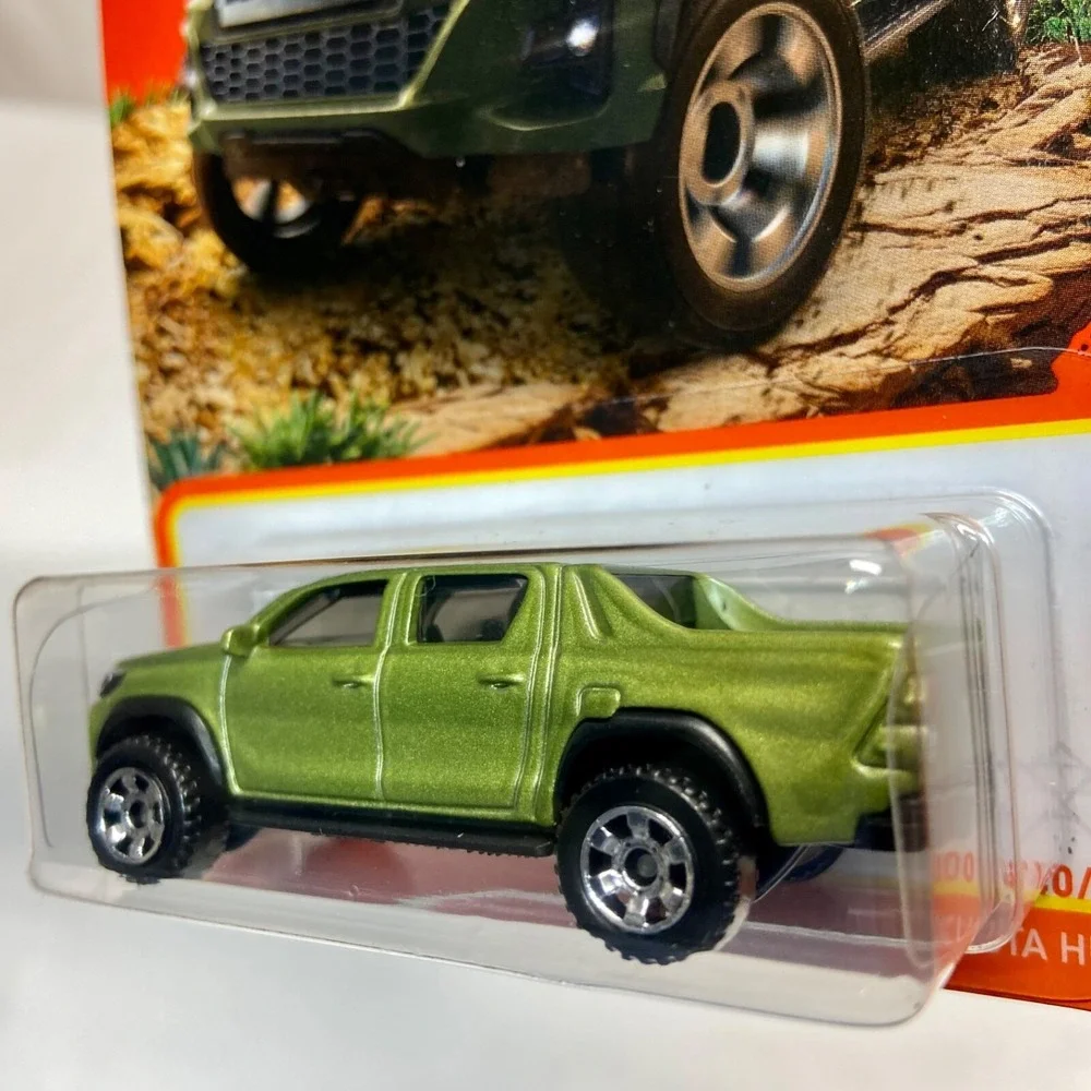 Matchbox 2018 Toyota Hilux 40/100 Green Metal 1/64‎ Toyota Official Truck 2023